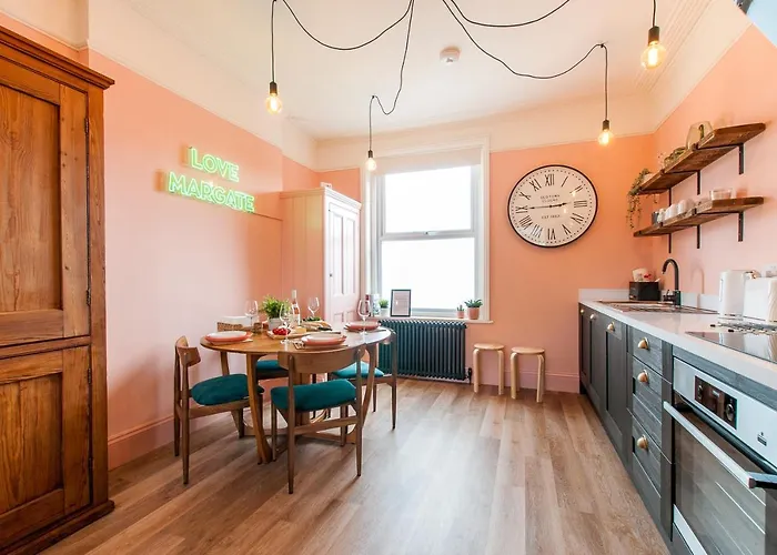 Queen Palm Apartment - Margate - 3 Mins Walk To Beach