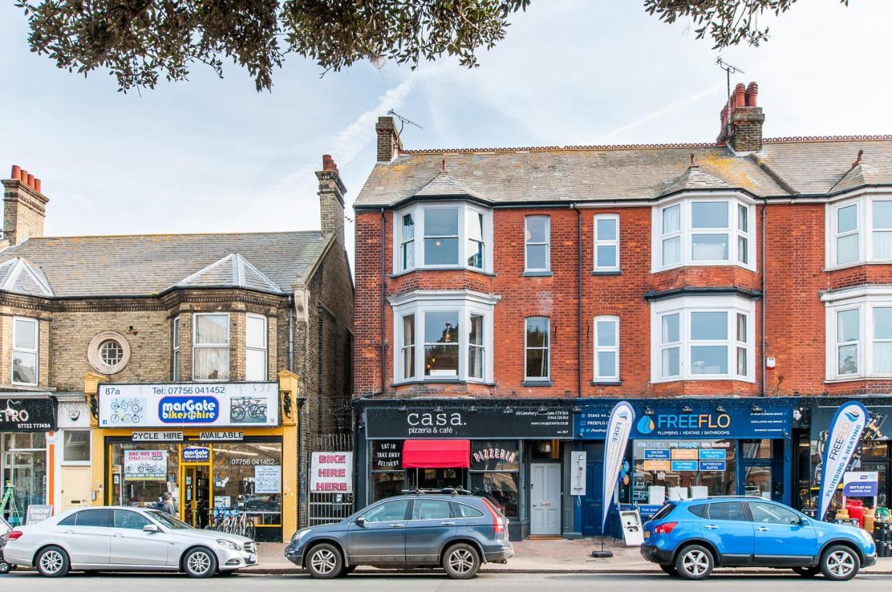 Queen Palm - - 3 Mins Walk To * Margate